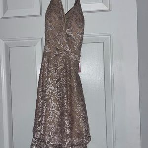 BRAND NEW CHAMPAGNE A-LINE DRESS! SIZE SMALL NEVER BEEN WORN🩷